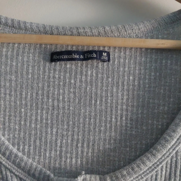 Abercrombie & Fitch Gray Ribbed Knit Cardigan Size Medium embroidered logo - Picture 2 of 5
